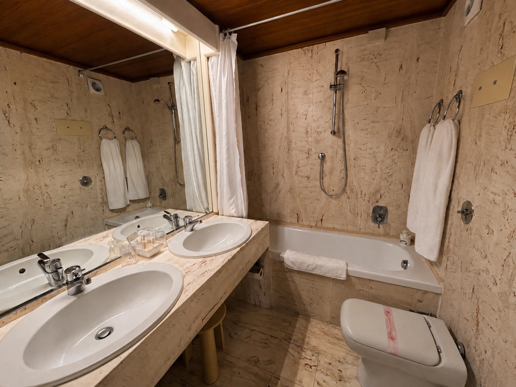 Camera degli Amanti — bagno con vasca